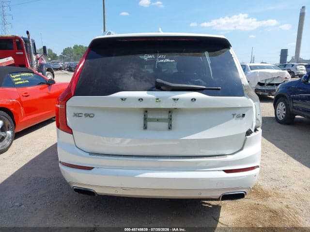 2017 VOLVO XC90 T6 MOMENTUM 17