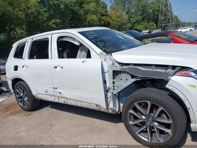 2017 VOLVO XC90 T6 MOMENTUM 6