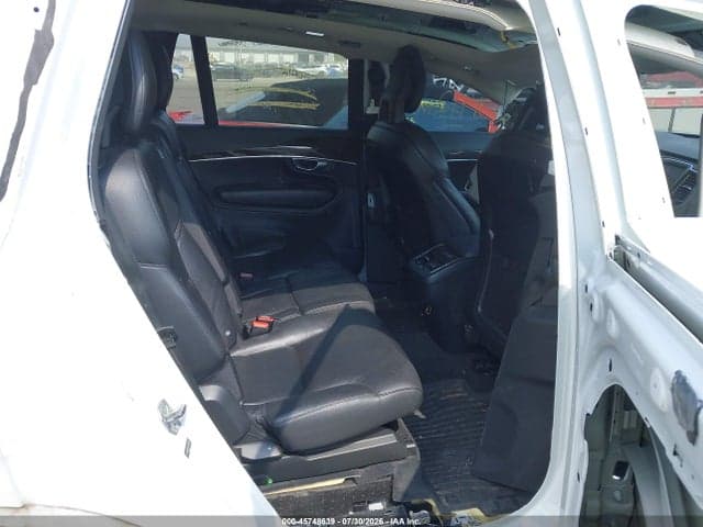 2017 VOLVO XC90 T6 MOMENTUM 8