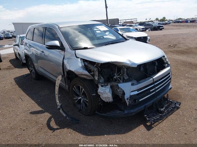 2018 TOYOTA HIGHLANDER LE 1