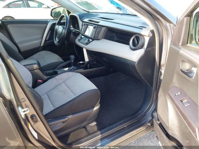 2017 TOYOTA RAV4 XLE 5