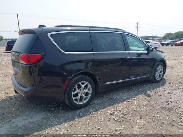 2017 CHRYSLER PACIFICA TOURING-L 4