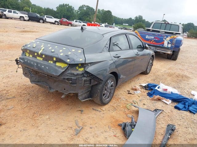 2024 HYUNDAI ELANTRA SEL 4