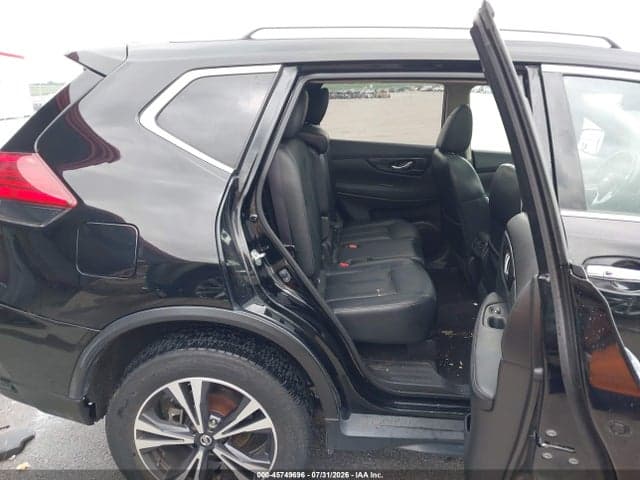 2017 NISSAN ROGUE SL 8
