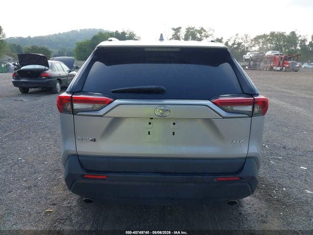2019 TOYOTA RAV4 XLE PREMIUM 17