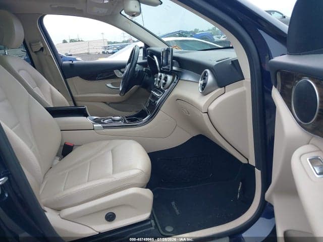 2017 MERCEDES-BENZ GLC 300 4MATIC 5