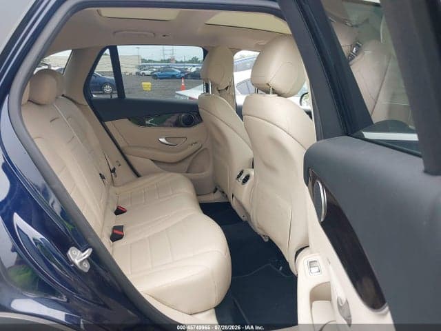 2017 MERCEDES-BENZ GLC 300 4MATIC 8