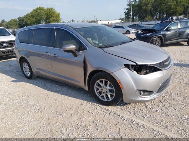 2017 CHRYSLER PACIFICA TOURING 1