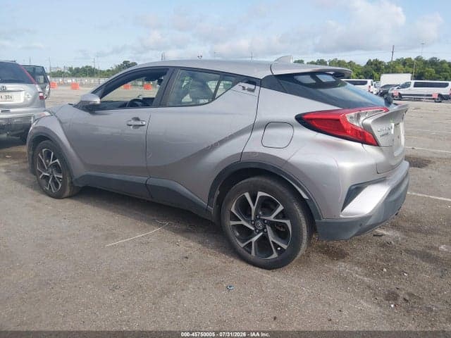 2019 TOYOTA C-HR XLE 3