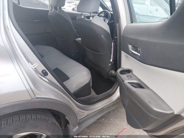 2019 TOYOTA C-HR XLE 8
