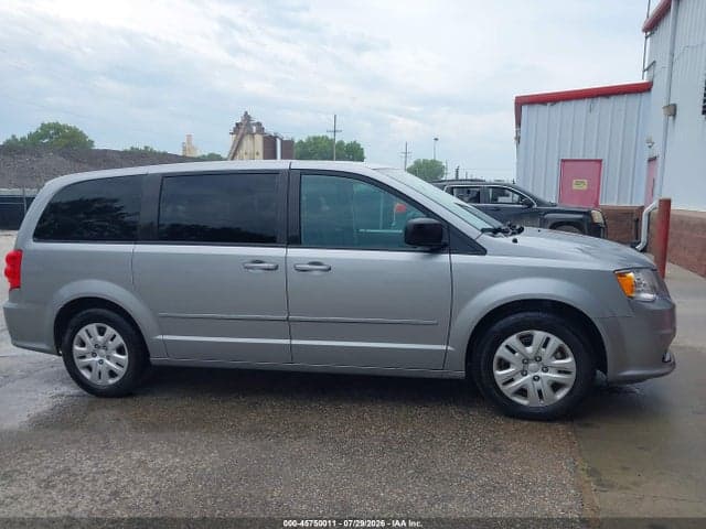 2017 DODGE GRAND CARAVAN SE 16