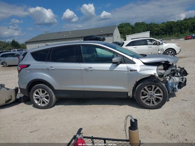 2017 FORD ESCAPE SE 14