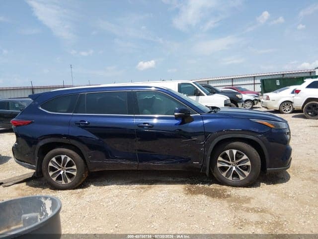 2022 TOYOTA HIGHLANDER HYBRID XLE 13