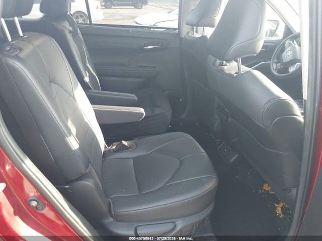 2020 TOYOTA HIGHLANDER XLE 8