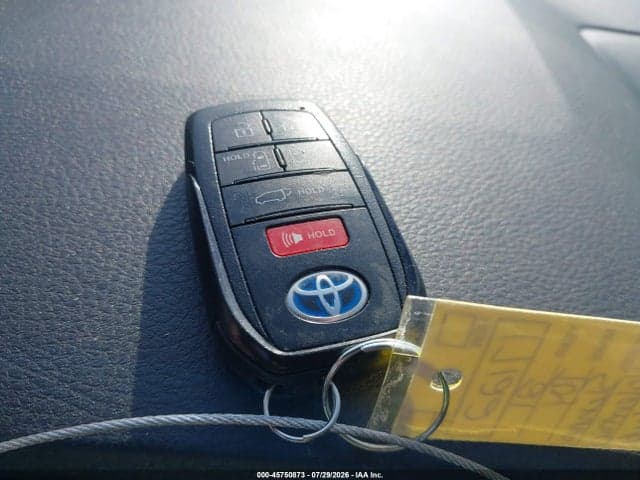 2021 TOYOTA SIENNA XLE 11