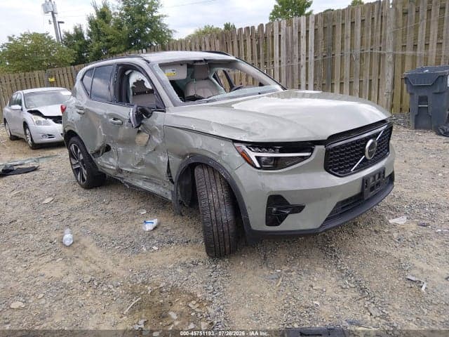 2025 VOLVO XC40 B5 PLUS DARK THEME