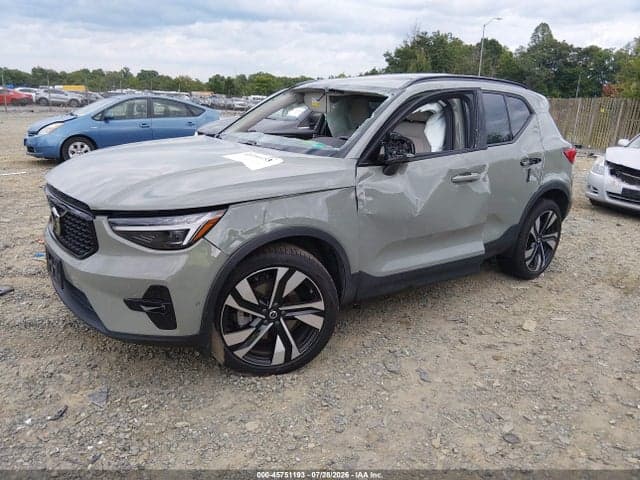 2025 VOLVO XC40 B5 PLUS DARK THEME 2