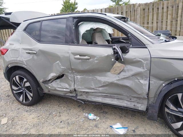 2025 VOLVO XC40 B5 PLUS DARK THEME 14