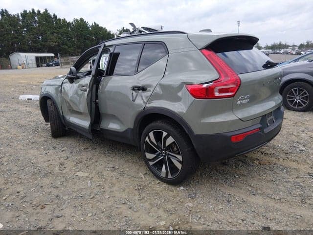 2025 VOLVO XC40 B5 PLUS DARK THEME 3