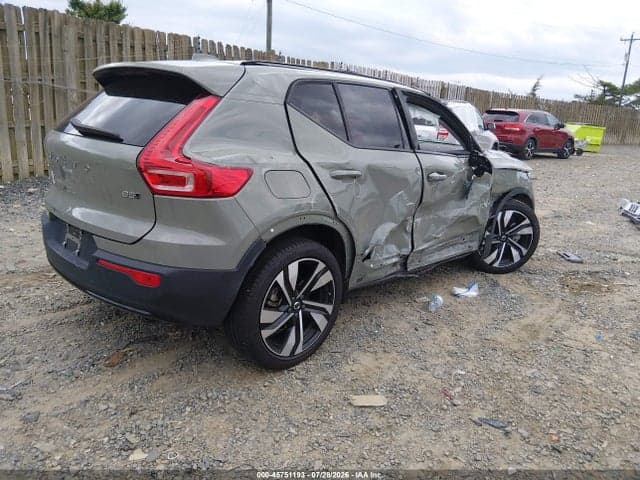 2025 VOLVO XC40 B5 PLUS DARK THEME 4