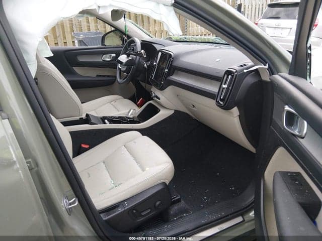 2025 VOLVO XC40 B5 PLUS DARK THEME 5