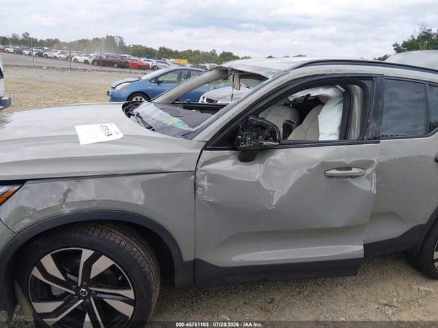 2025 VOLVO XC40 B5 PLUS DARK THEME 6