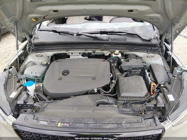 2025 VOLVO XC40 B5 PLUS DARK THEME 10