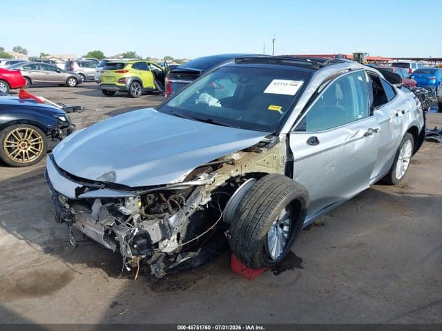 2018 TOYOTA CAMRY XLE 2