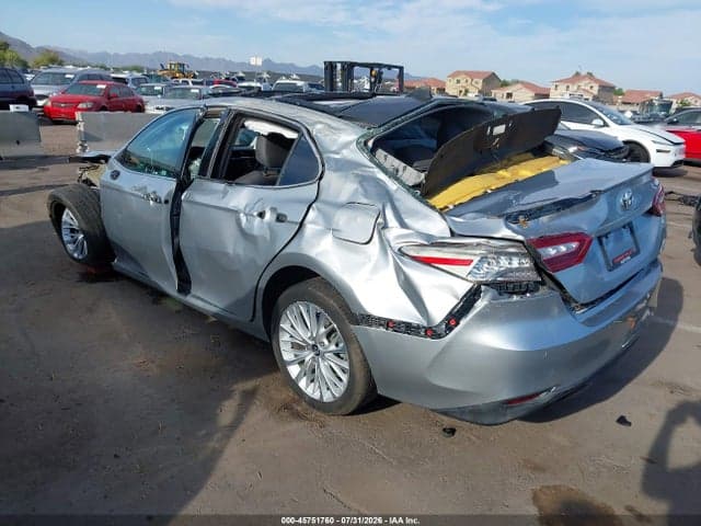 2018 TOYOTA CAMRY XLE 3