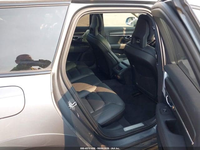 2017 VOLVO V90 CROSS COUNTRY T6 8