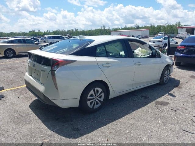 2017 TOYOTA PRIUS THREE 4