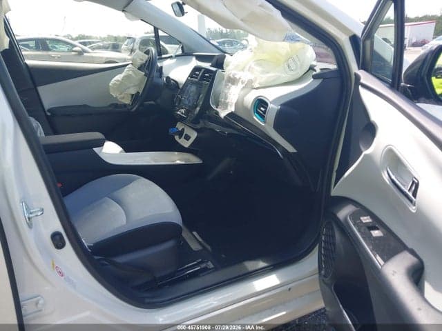 2017 TOYOTA PRIUS THREE 5