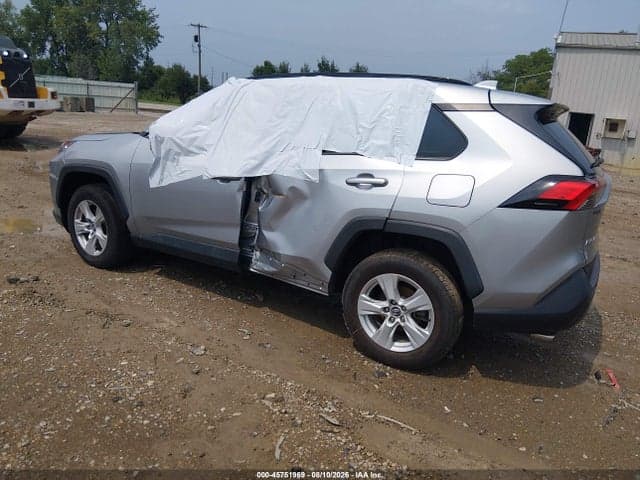 2021 TOYOTA RAV4 XLE 3