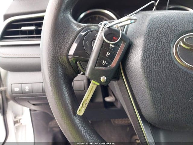 2018 TOYOTA CAMRY LE 11