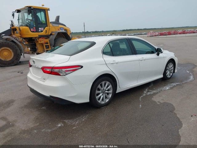 2018 TOYOTA CAMRY LE 4
