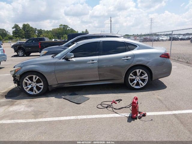 2017 INFINITI Q70 3.7 14
