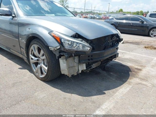 2017 INFINITI Q70 3.7 18