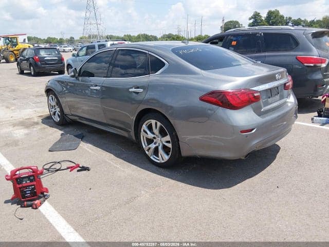 2017 INFINITI Q70 3.7 3