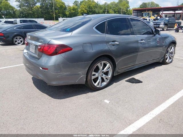 2017 INFINITI Q70 3.7 4