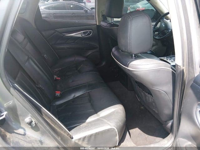 2017 INFINITI Q70 3.7 8