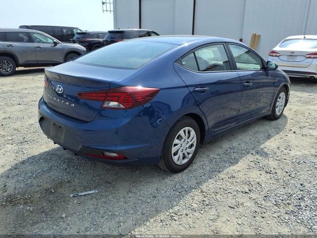 2020 HYUNDAI ELANTRA SE 4