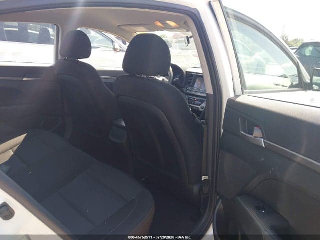 2018 HYUNDAI ELANTRA SE 8