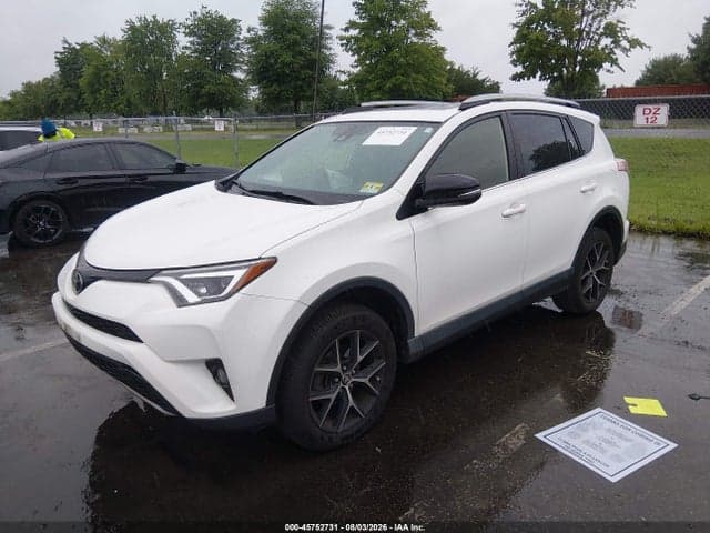 2017 TOYOTA RAV4 SE 2