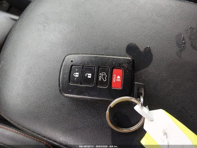2017 TOYOTA RAV4 SE 11