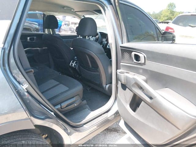 2022 KIA SORENTO LX 8