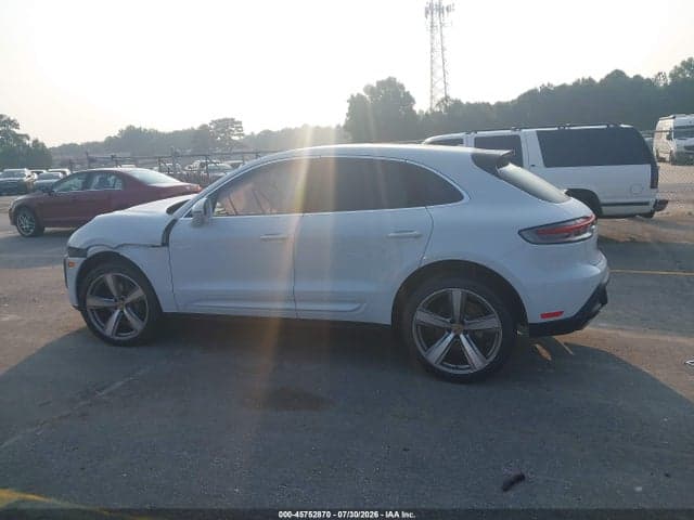 2024 PORSCHE MACAN T 13