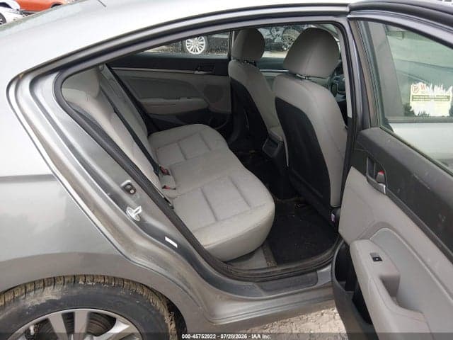 2017 HYUNDAI ELANTRA SE 8