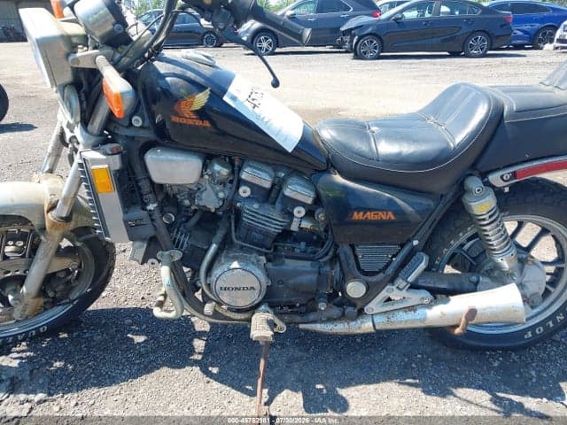 1984 HONDA VF700 C 9