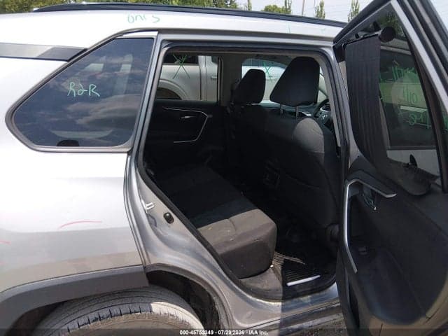 2021 TOYOTA RAV4 XLE 8