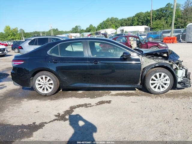 2018 TOYOTA CAMRY LE 13